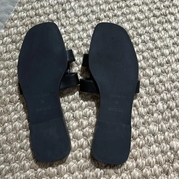 Hermès Black Oran Sandals size 39 US 9
Made in Italy slip on H design - Picture 8 of 8